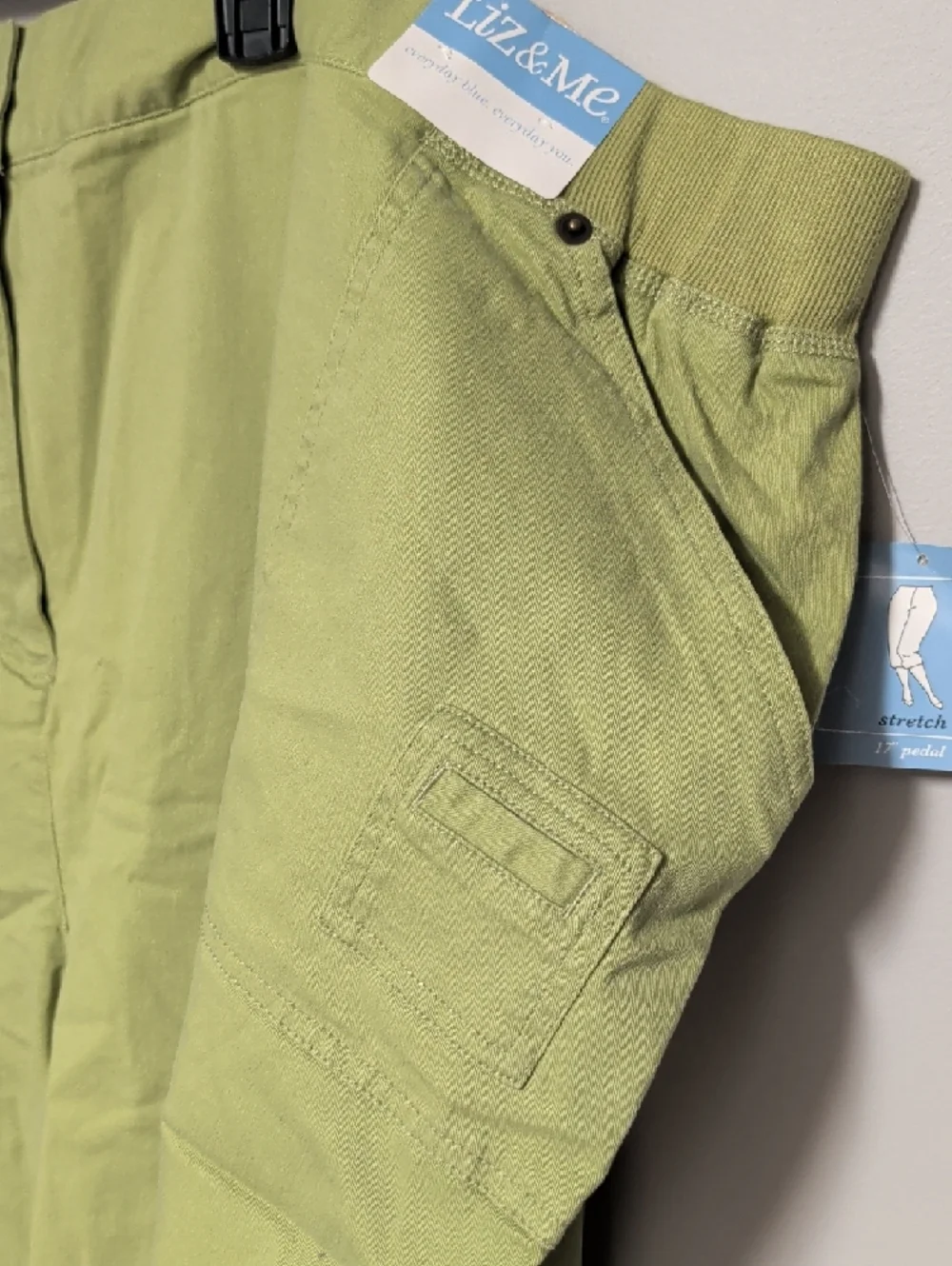 Liz & Me Olive Green Capris - Picture 2 of 6